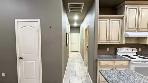 Entry Way - 206 E Rowe, Longview, TX 75605 photo 2 of 2