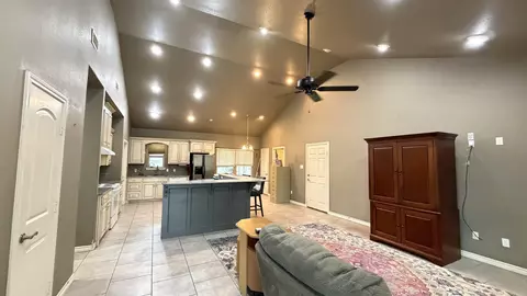 Entry Way - 206 E Rowe, Longview, TX 75605 photo 1 of 2