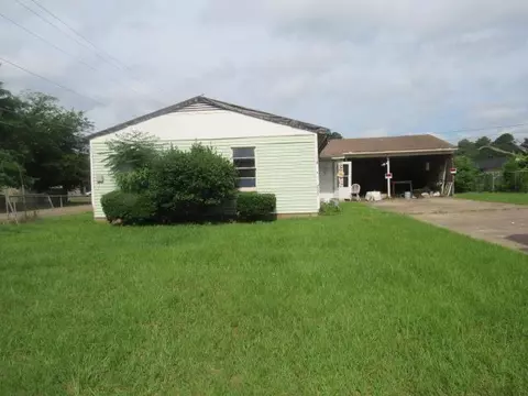 155 Alamo St, Lone Star, TX 75668