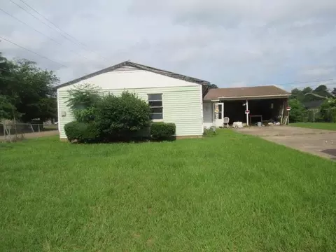155 Alamo St, Lone Star, TX 75668