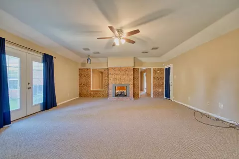 Living - 20 Rambling Rd, Longview, TX 75604 photo 4 of 5