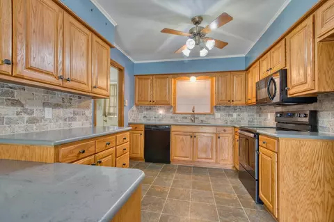 Kitchen - 20 Rambling Rd, Longview, TX 75604 photo 3 of 4
