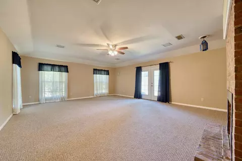 Living - 20 Rambling Rd, Longview, TX 75604 photo 3 of 5