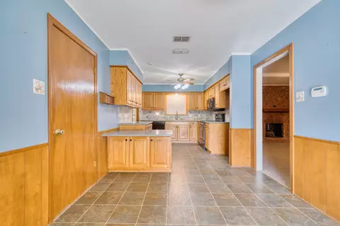 Kitchen - 20 Rambling Rd, Longview, TX 75604 photo 2 of 4