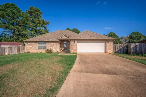 145 School Park Tr, Tatum, TX 75691