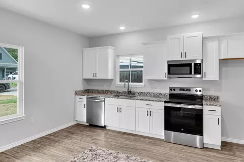 Kitchen - 102 E Berkley St, Longview, TX 75604 photo 1 of 1