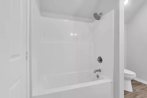 Bath - 102 E Berkley St, Longview, TX 75604 photo 1 of 2