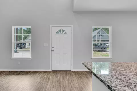 Entry Way - 102 E Berkley St, Longview, TX 75604 photo 1 of 5