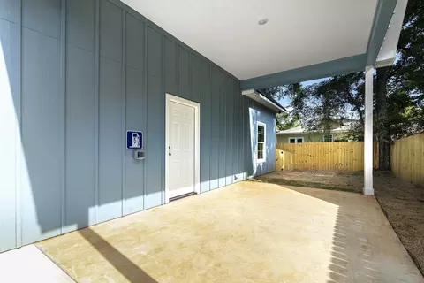Exterior - 102 E Berkley St, Longview, TX 75604 photo 3 of 4