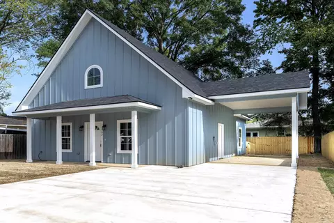 Exterior - 102 E Berkley St, Longview, TX 75604 photo 2 of 4