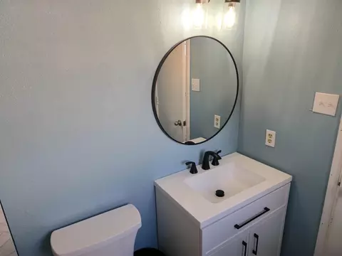 Bath - 1707 Preston Dr, Longview, TX 75604 photo 2 of 7