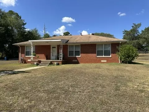 701 N Warren, Overton, TX 75684