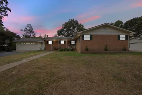 2202 Clayton Ln, Henderson, TX 75652