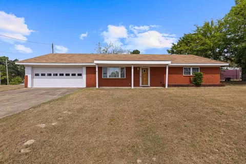 905 Hillcrest St, Linden, TX 75563