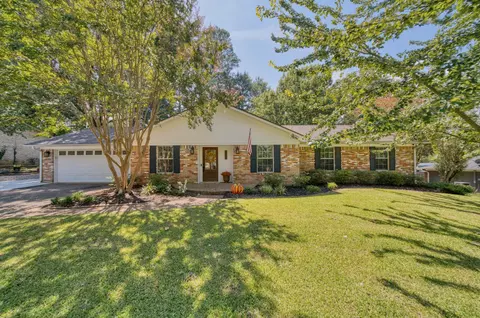 608 Berkshire Dr, Longview, TX 75605