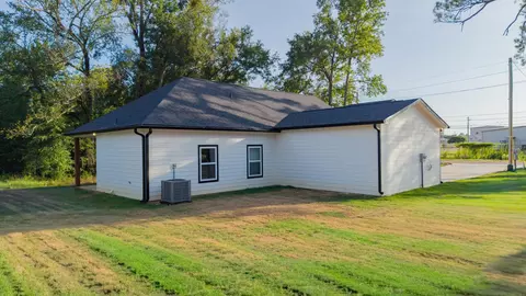 Exterior - 814 Premier Rd, Longview, TX 75604 photo 6 of 6