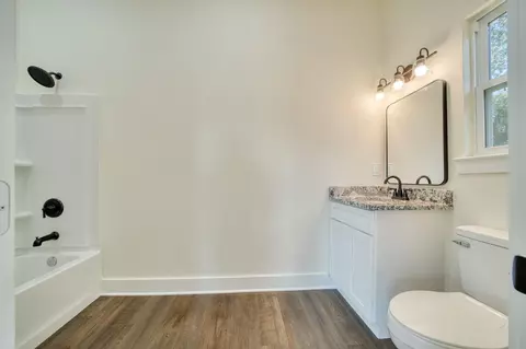 Bath - 814 Premier Rd, Longview, TX 75604 photo 1 of 6