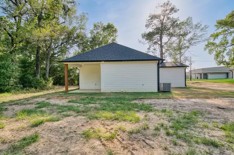 Exterior - 814 Premier Rd, Longview, TX 75604 photo 2 of 6