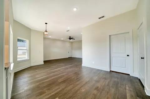 Living - 814 Premier Rd, Longview, TX 75604 photo 5 of 6