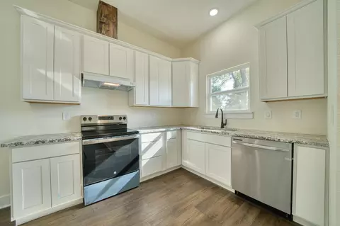 Kitchen - 814 Premier Rd, Longview, TX 75604 photo 2 of 5