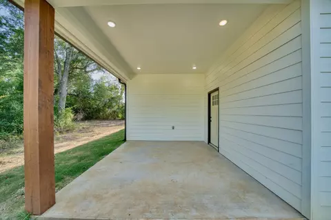 Exterior - 814 Premier Rd, Longview, TX 75604 photo 3 of 6