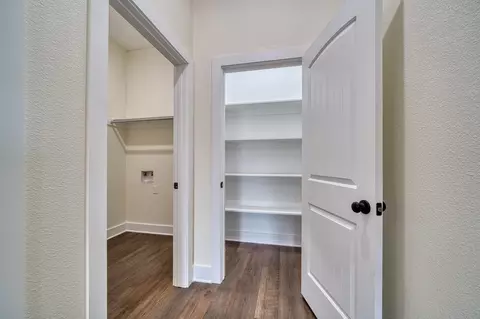 Entry Way - 814 Premier Rd, Longview, TX 75604 photo 2 of 2