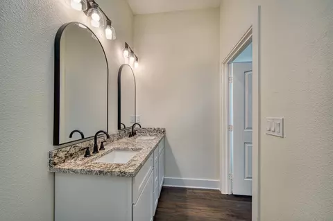 Bath - 814 Premier Rd, Longview, TX 75604 photo 6 of 6