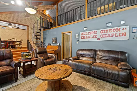 Living - 106 Suzanne Dr, Longview, TX 75604 photo 2 of 3