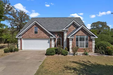 216 Chelsea St, Center, TX 75935