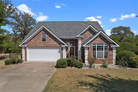216 Chelsea St, Center, TX 75935