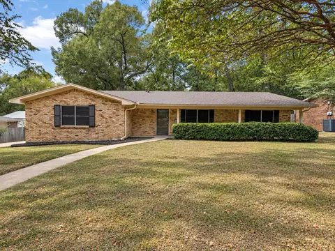 411 N Glencrest, White Oak, TX 75693