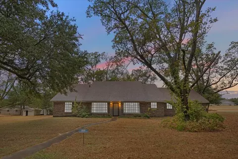 100 Westwood Pkwy, Naples, TX 75568