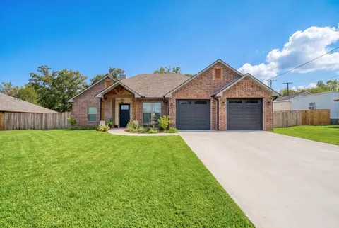 303 W Old Us 80, White Oak, TX 75693