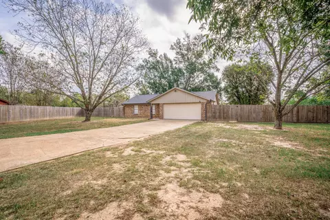1695 Robin St, Tatum, TX 75691