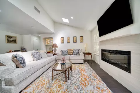 Living - 1260 Brandywine Dr, Longview, TX 75601 photo 3 of 4