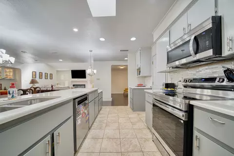 Kitchen - 1260 Brandywine Dr, Longview, TX 75601 photo 3 of 4