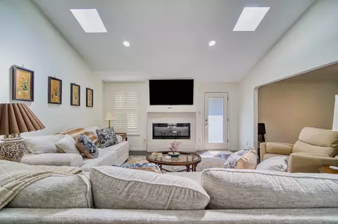 Living - 1260 Brandywine Dr, Longview, TX 75601 photo 2 of 4