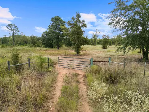 956 Watson Rd, Kilgore, TX 75662