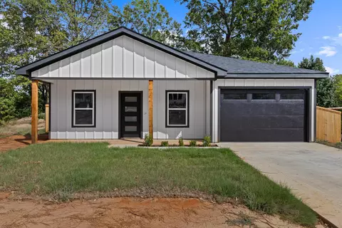 706 High St, Marshall, TX 75670