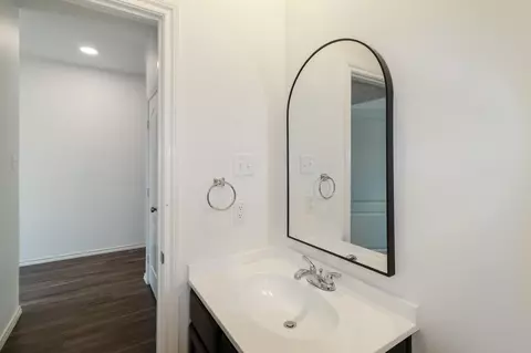 Bath - 403 Caprock Dr, Longview, TX 75605 photo 3 of 4