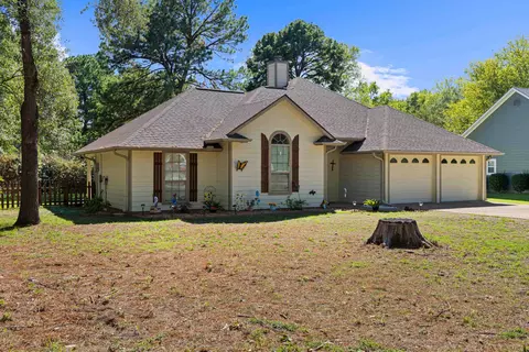 636 Green Meadow Trl, Holly Lake Ranch, TX 75765