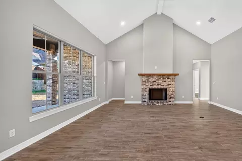 Living - 2103 Nueces Trl, Longview, TX 75604 photo 3 of 5