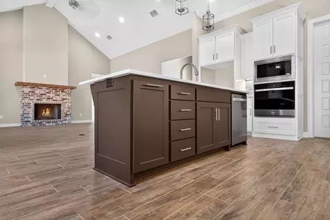 Kitchen - 2103 Nueces Trl, Longview, TX 75604 photo 4 of 5