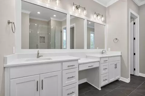 Bath - 2103 Nueces Trl, Longview, TX 75604 photo 3 of 8