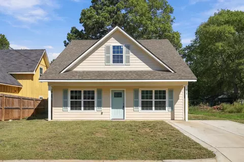 214 W Hurley Ave, Gladewater, TX 75647