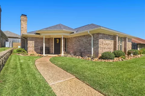 22 S Pebble Creek Dr, Longview, TX 75605