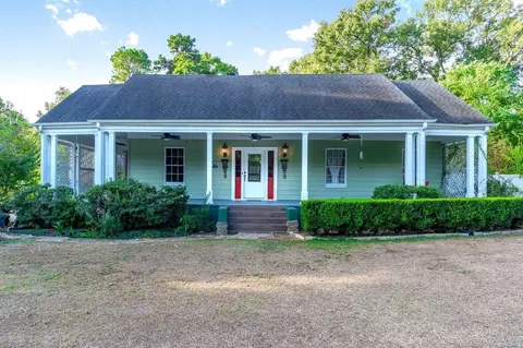 5610 Victory Dr, Marshall, TX 75672