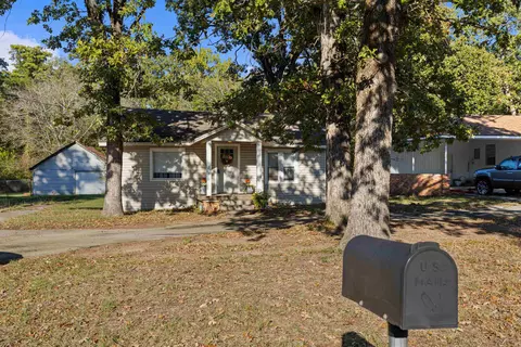 2901 Stone Rd, Kilgore, TX 75662