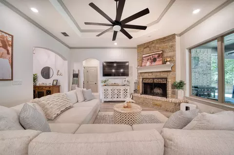 Living - 3523 Thompson Rd, Longview, TX 75604 photo 2 of 4