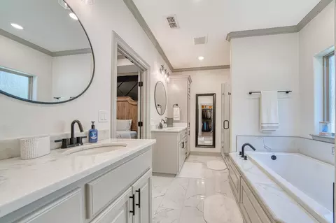 Bath - 3523 Thompson Rd, Longview, TX 75604 photo 3 of 5